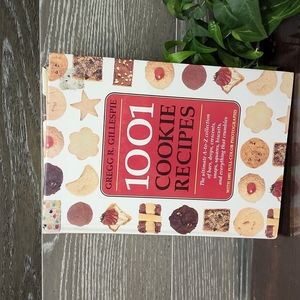 1001 cookie recipes by Gregg Gillespie a cookie bakers dream book
